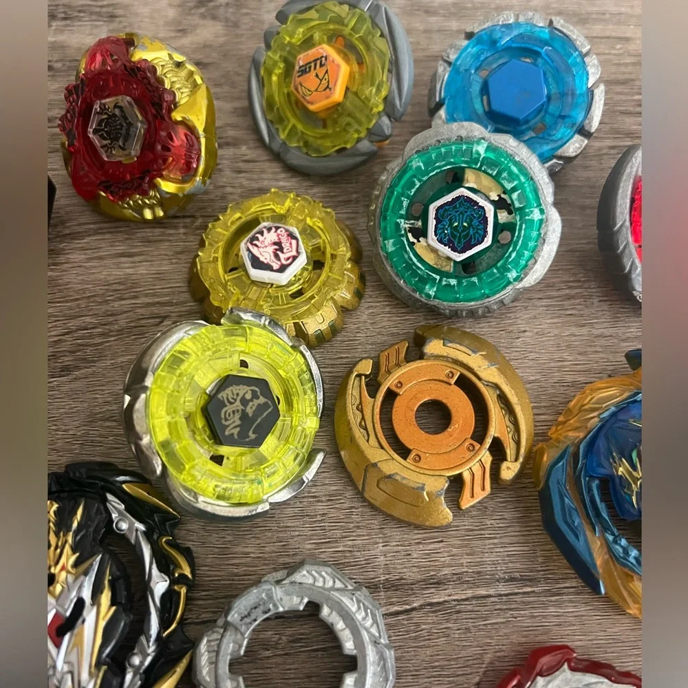 Set of Beyblades and Launcher Metal and Plastic